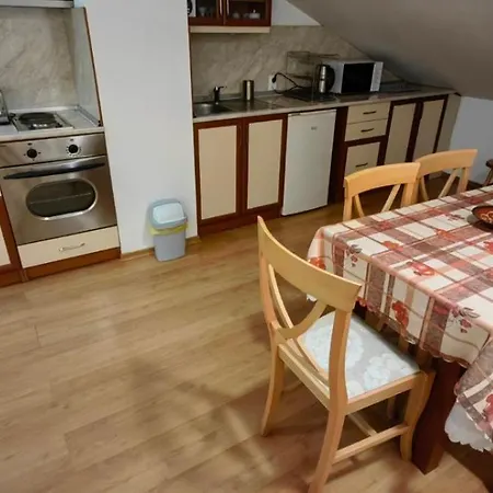 아파트 Two Bedroom Flat In Magernitsa 반스코